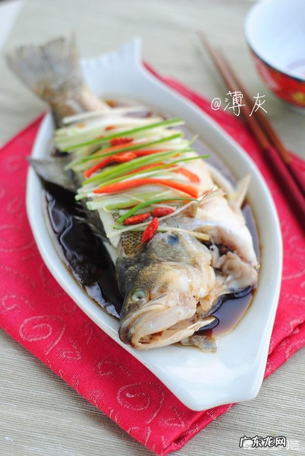 清蒸鱼怎么做才能既美观又美味?
