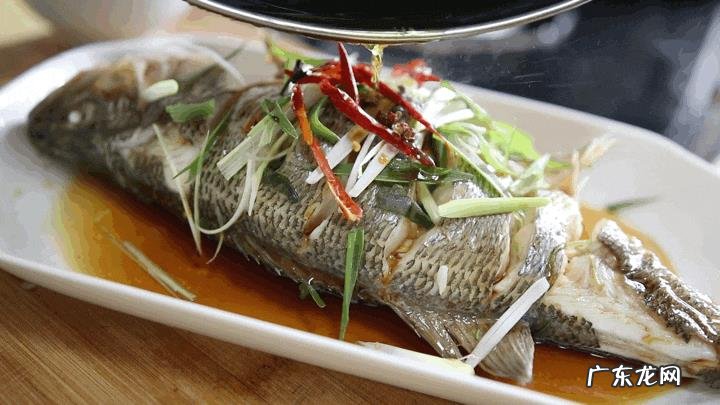 清蒸鱼怎么做才能既美观又美味?