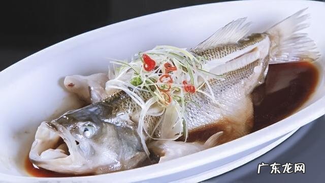 清蒸鱼怎么做才能既美观又美味?