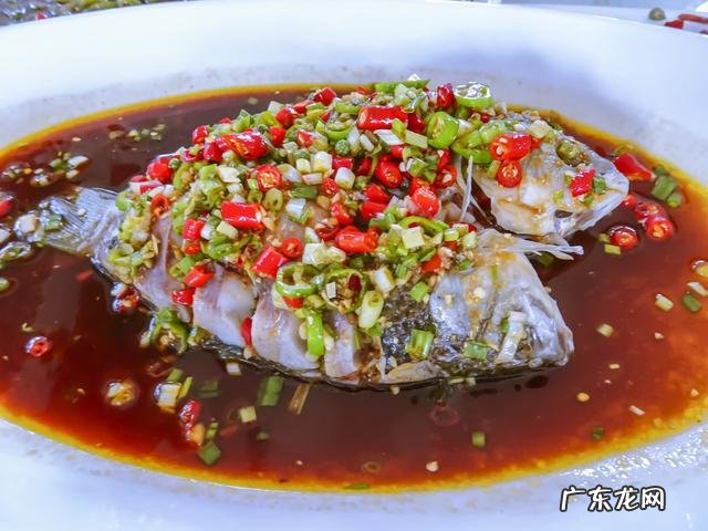 清蒸鱼怎么做才能既美观又美味?