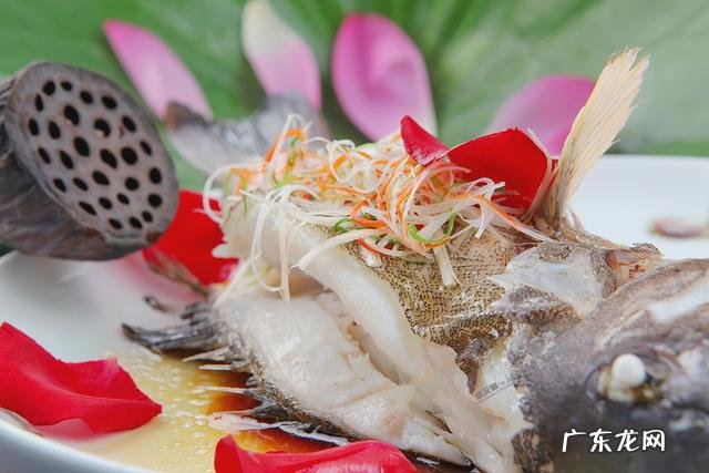 清蒸鱼怎么做才能既美观又美味?