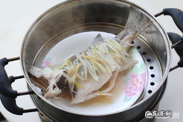 清蒸鱼怎么做才能既美观又美味?