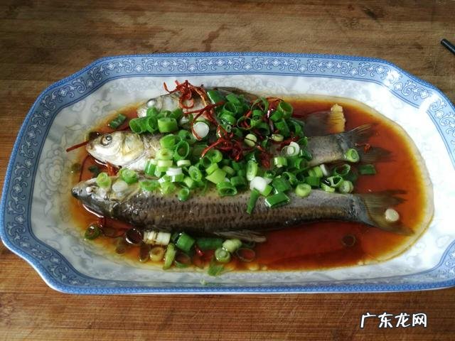 清蒸鱼怎么做才能既美观又美味?