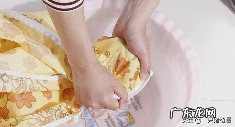 白色衣服上有霉点,用什么可以有效去除?