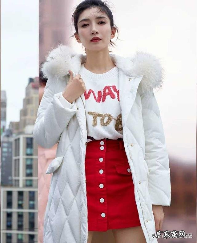 今年的女款羽绒服流行哪些款式和颜色?