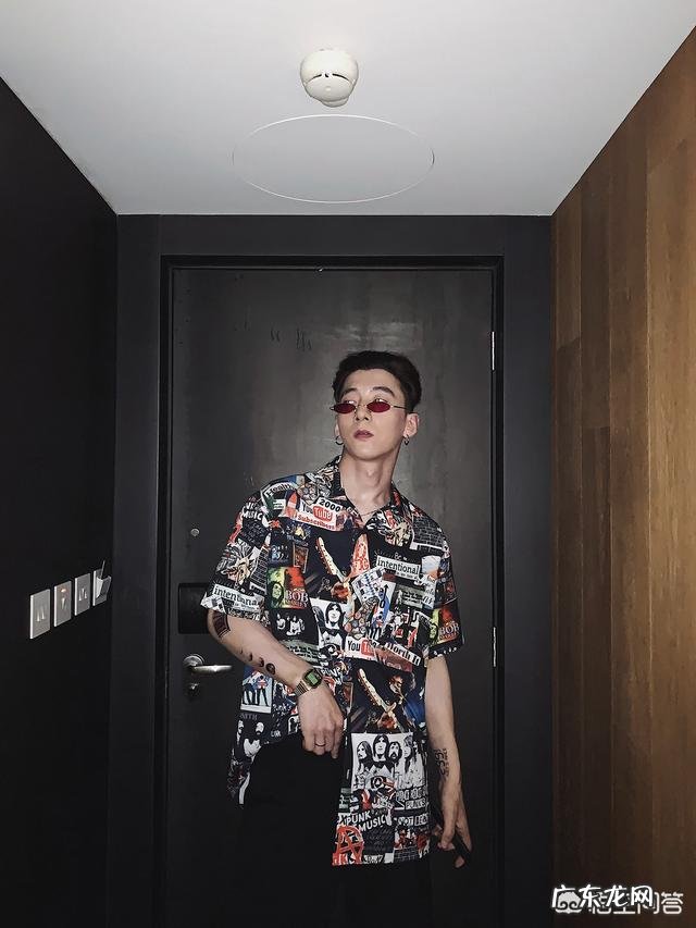 超大版的T恤要怎么搭配?要如何选择款式?