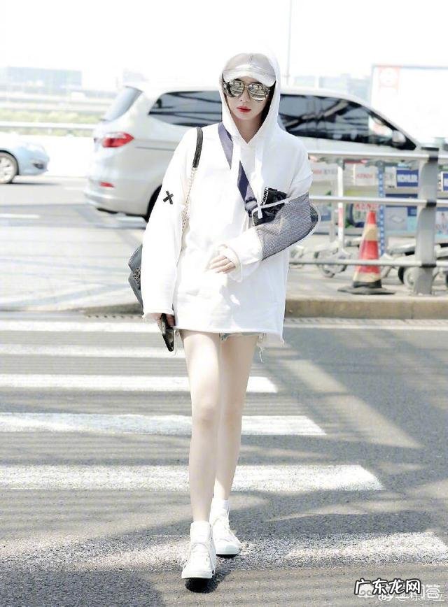 超大版的T恤要怎么搭配？要如何选择款式？