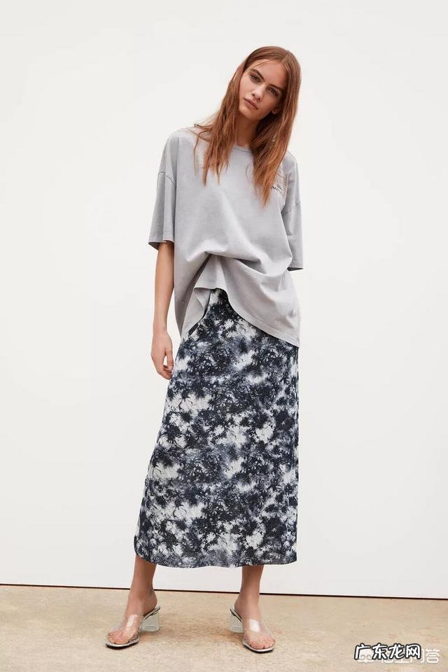 超大版的T恤要怎么搭配?要如何选择款式?