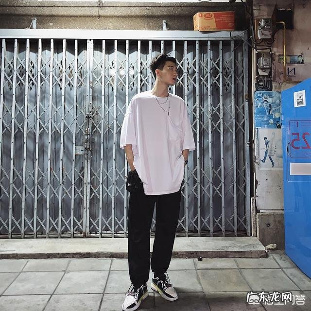 超大版的T恤要怎么搭配?要如何选择款式?