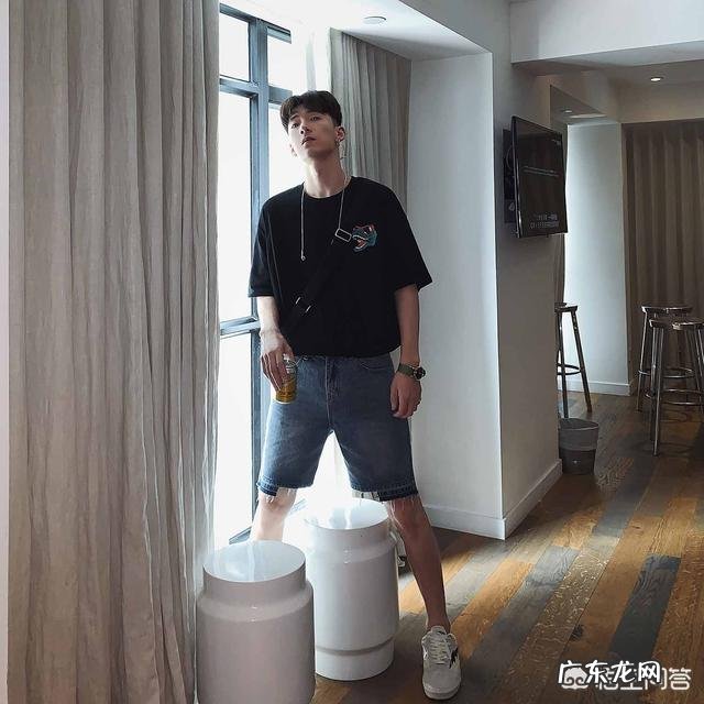 超大版的T恤要怎么搭配?要如何选择款式?