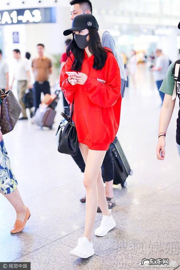 超大版的T恤要怎么搭配？要如何选择款式？