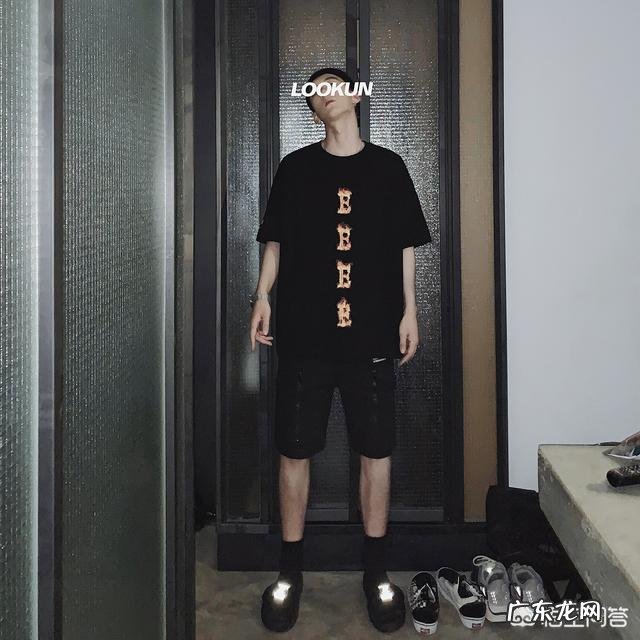 超大版的T恤要怎么搭配?要如何选择款式?