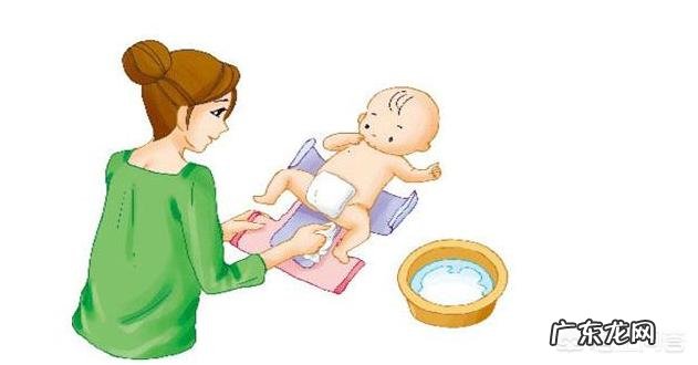 给宝宝用湿纸巾擦屁股,怎么做才对?