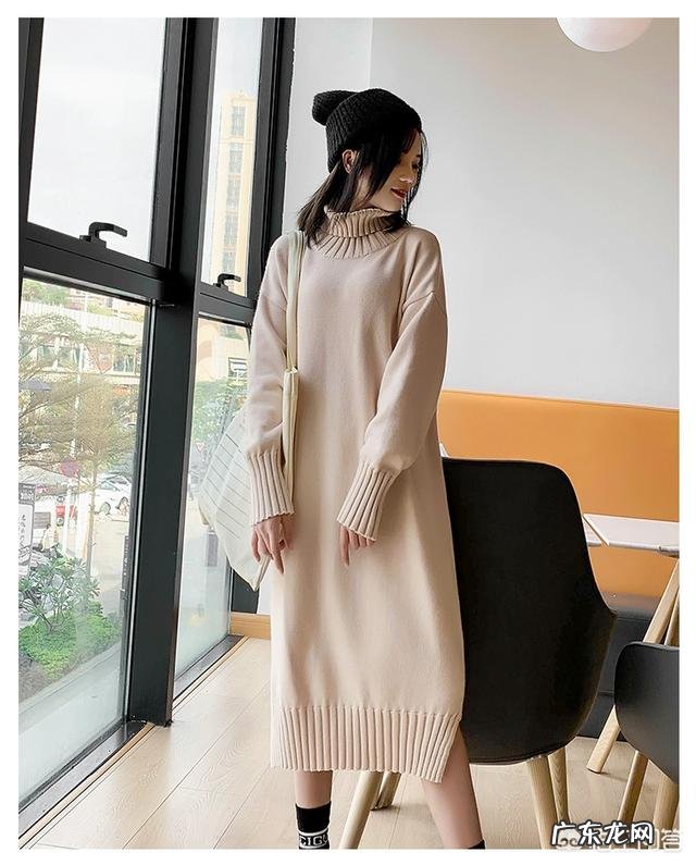 冬天穿什么色系的搭配会显白?