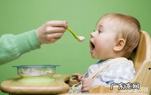 四个月的孩子如何为其添加辅食？需要注意哪些问题？