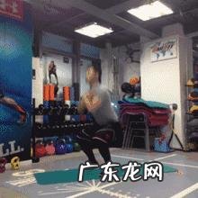 男生怎样在家就能练出一对大胸肌？