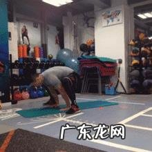 男生怎样在家就能练出一对大胸肌？