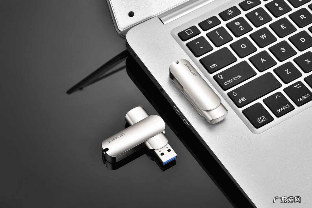 电脑网络电缆插在哪里