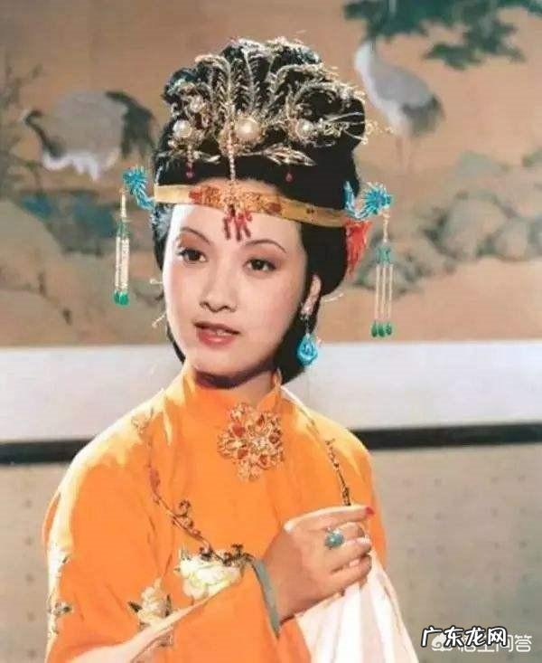 凤姐敢开贾母、黛玉等人的玩笑,为何却不敢调侃自己的表妹薛宝钗?