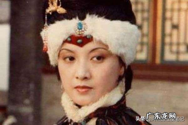 凤姐敢开贾母、黛玉等人的玩笑，为何却不敢调侃自己的表妹薛宝钗？