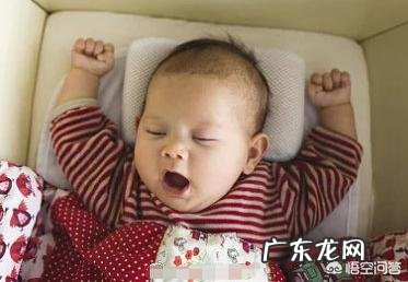 刚出生的小婴儿需要用枕头吗?