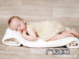 刚出生的小婴儿需要用枕头吗？