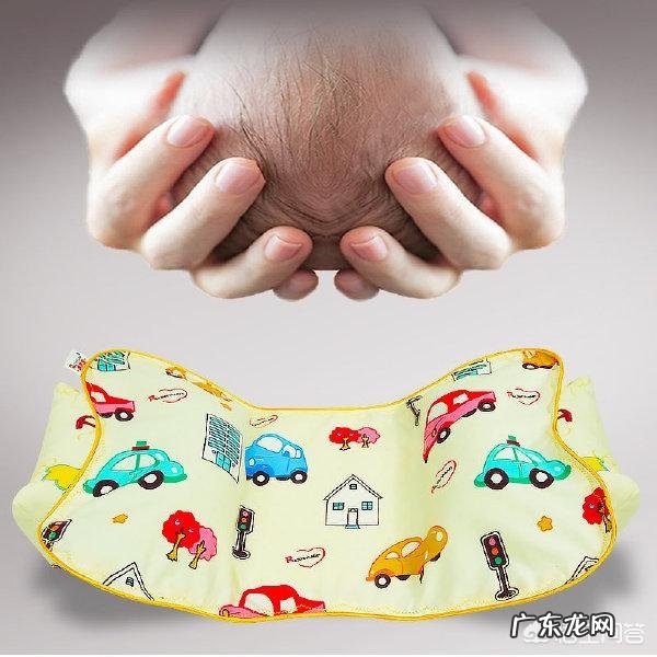 刚出生的小婴儿需要用枕头吗?