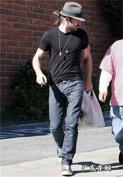 男生穿帆布鞋时配什么样的裤子比较好?