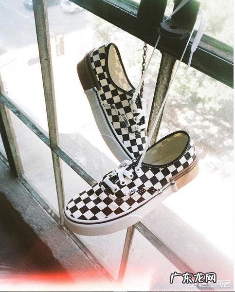 男生穿帆布鞋时配什么样的裤子比较好?