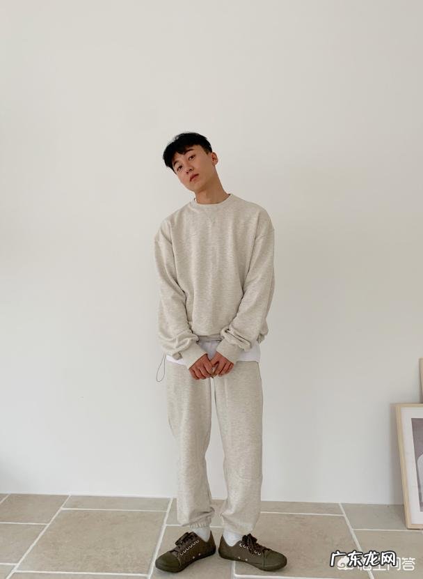 男生穿帆布鞋时配什么样的裤子比较好?