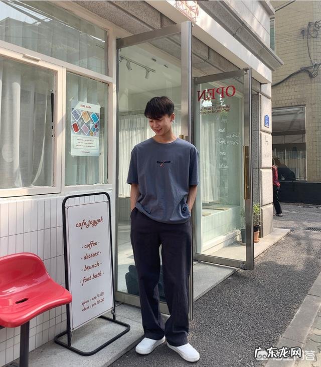 男生穿帆布鞋时配什么样的裤子比较好?