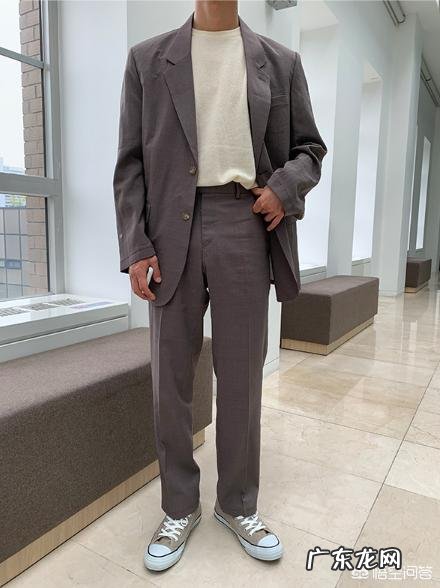 男生穿帆布鞋时配什么样的裤子比较好?