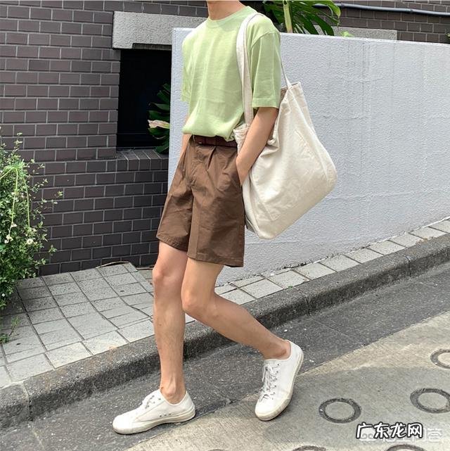 男生穿帆布鞋时配什么样的裤子比较好?