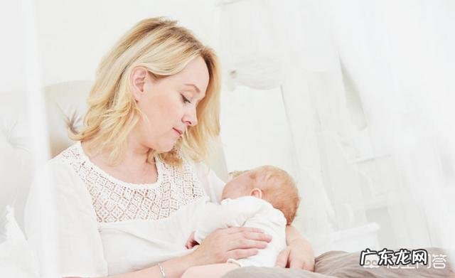 新晋妈妈如何喂奶?喂哺母乳时需要注意哪些方面?