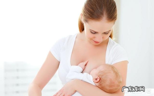 新晋妈妈如何喂奶?喂哺母乳时需要注意哪些方面?