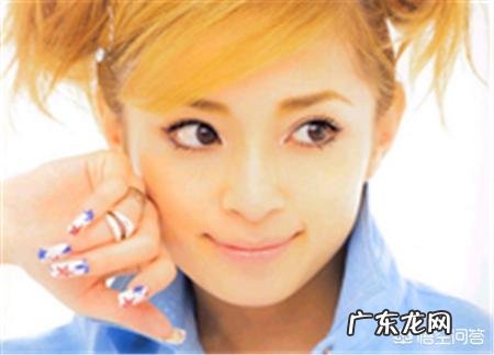 夏天适合做什么颜色的美甲？