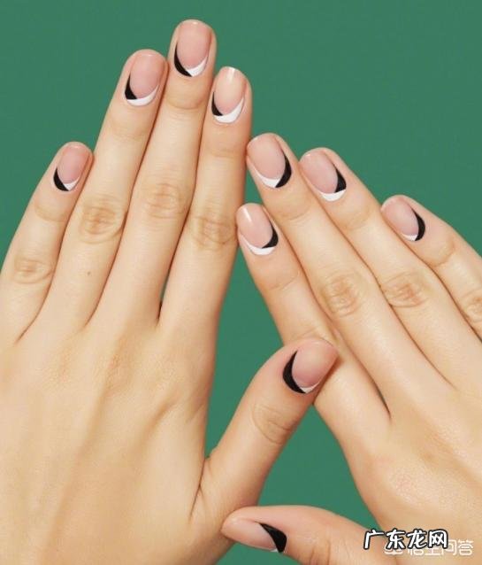 夏天适合做什么颜色的美甲？