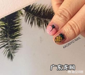 夏天适合做什么颜色的美甲？