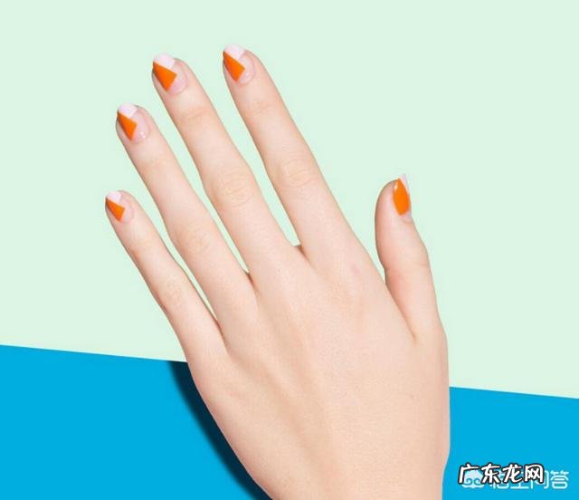 夏天适合做什么颜色的美甲？