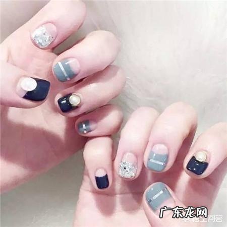 夏天适合做什么颜色的美甲？