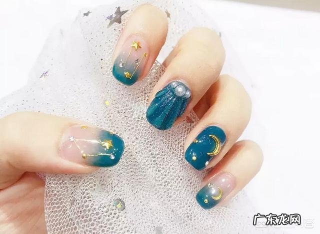 夏天适合做什么颜色的美甲？