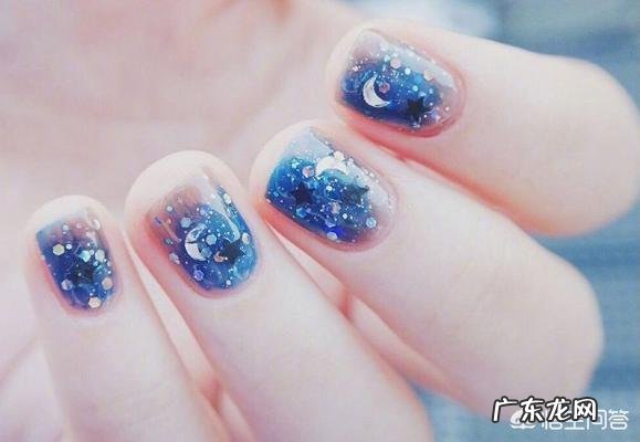 夏天适合做什么颜色的美甲?