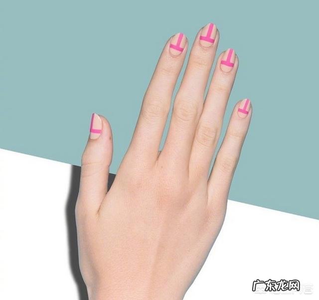 夏天适合做什么颜色的美甲？