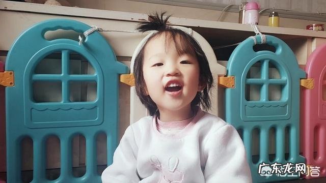 宝宝6个月了还跟4个月的孩子一样大，担心孩子的发育问题，应该怎么办？