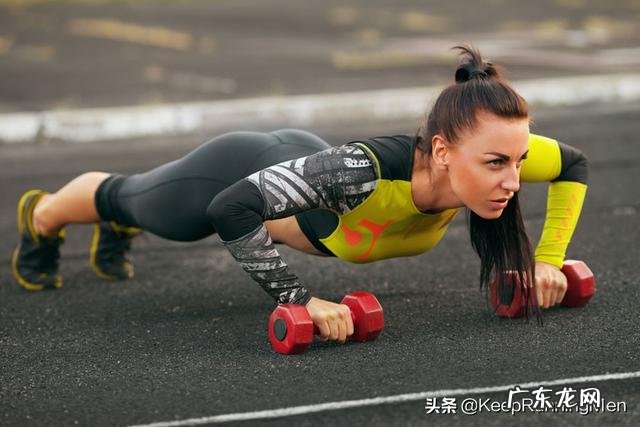 如何锻炼胸大肌？