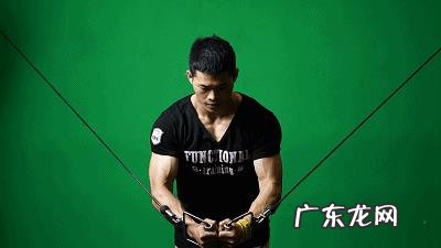 如何锻炼胸大肌？