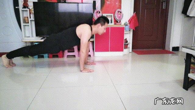 如何锻炼胸大肌？