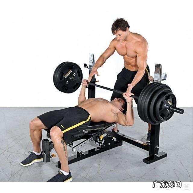 如何锻炼胸大肌？