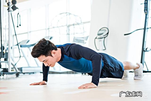 如何锻炼胸大肌?