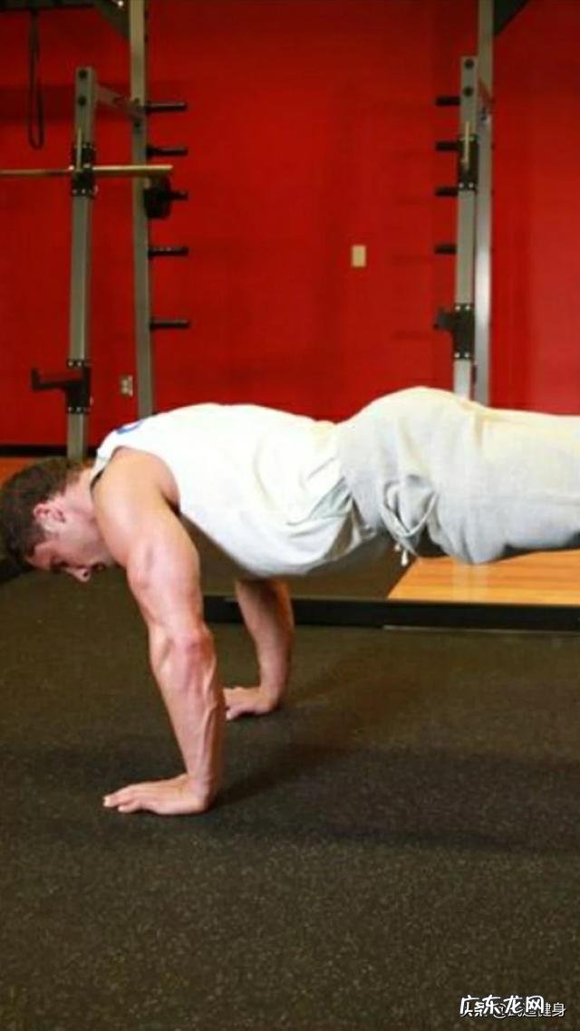 如何锻炼胸大肌?